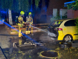 Read more about the article Einsatz: F2 – Fahrzeugbrand vor Wohngebäude