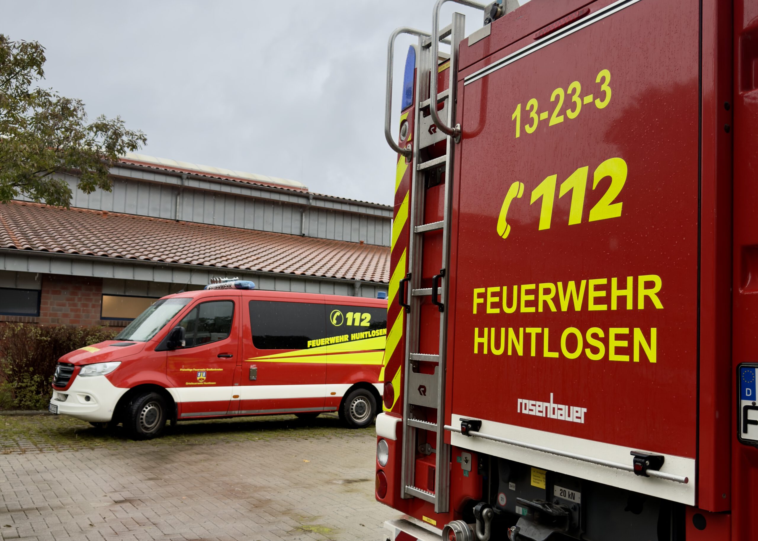 Read more about the article Einsatz: H0 – Regen dringt durch Dachluke in Sporthalle ein