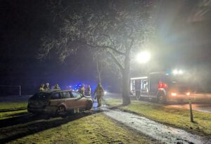 Read more about the article Einsatz: H2 – PKW gegen Baum