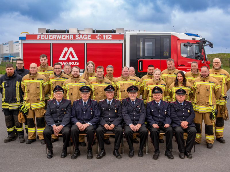 Gruppenbild Feuerwehr Sage
